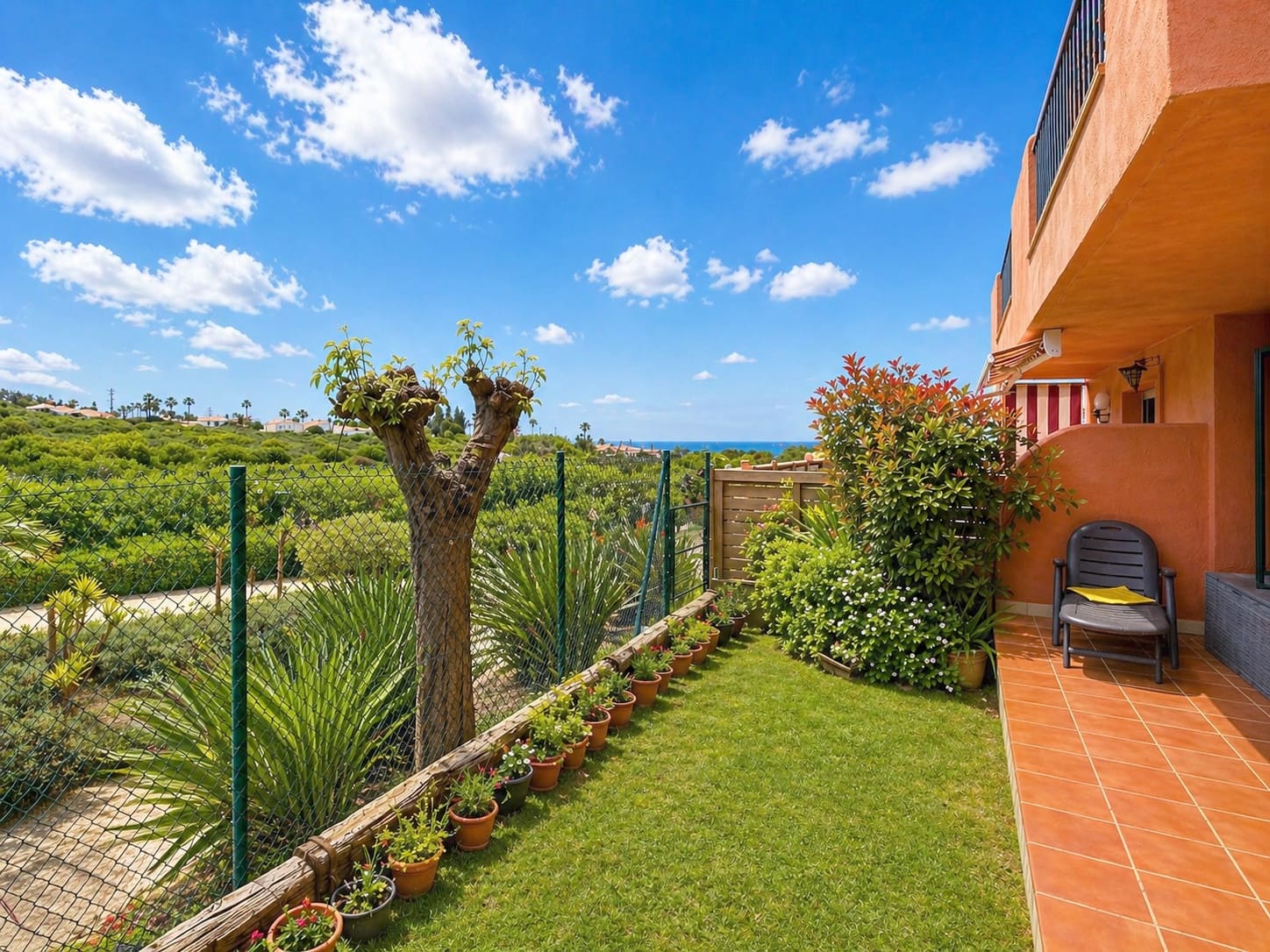 2 Zimmer Apartment zu verkaufen in Estepona mit Pool Garage - 279.000 € (Ref: 9804231)