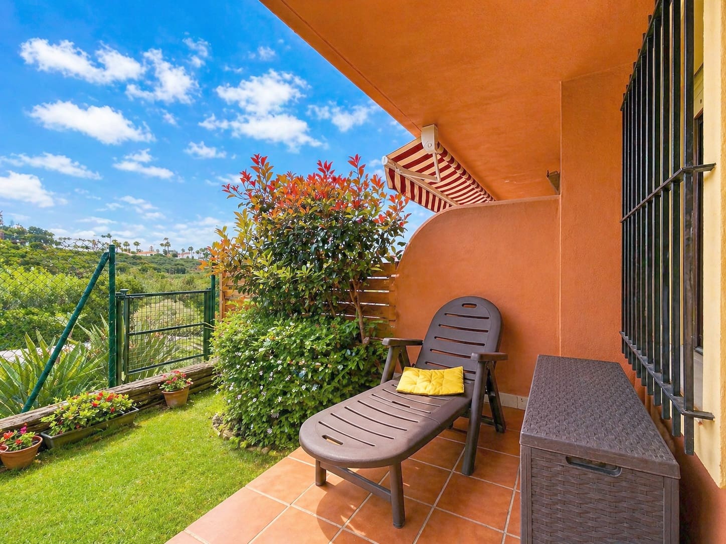 2 Zimmer Apartment zu verkaufen in Estepona mit Pool Garage - 279.000 € (Ref: 9804231)