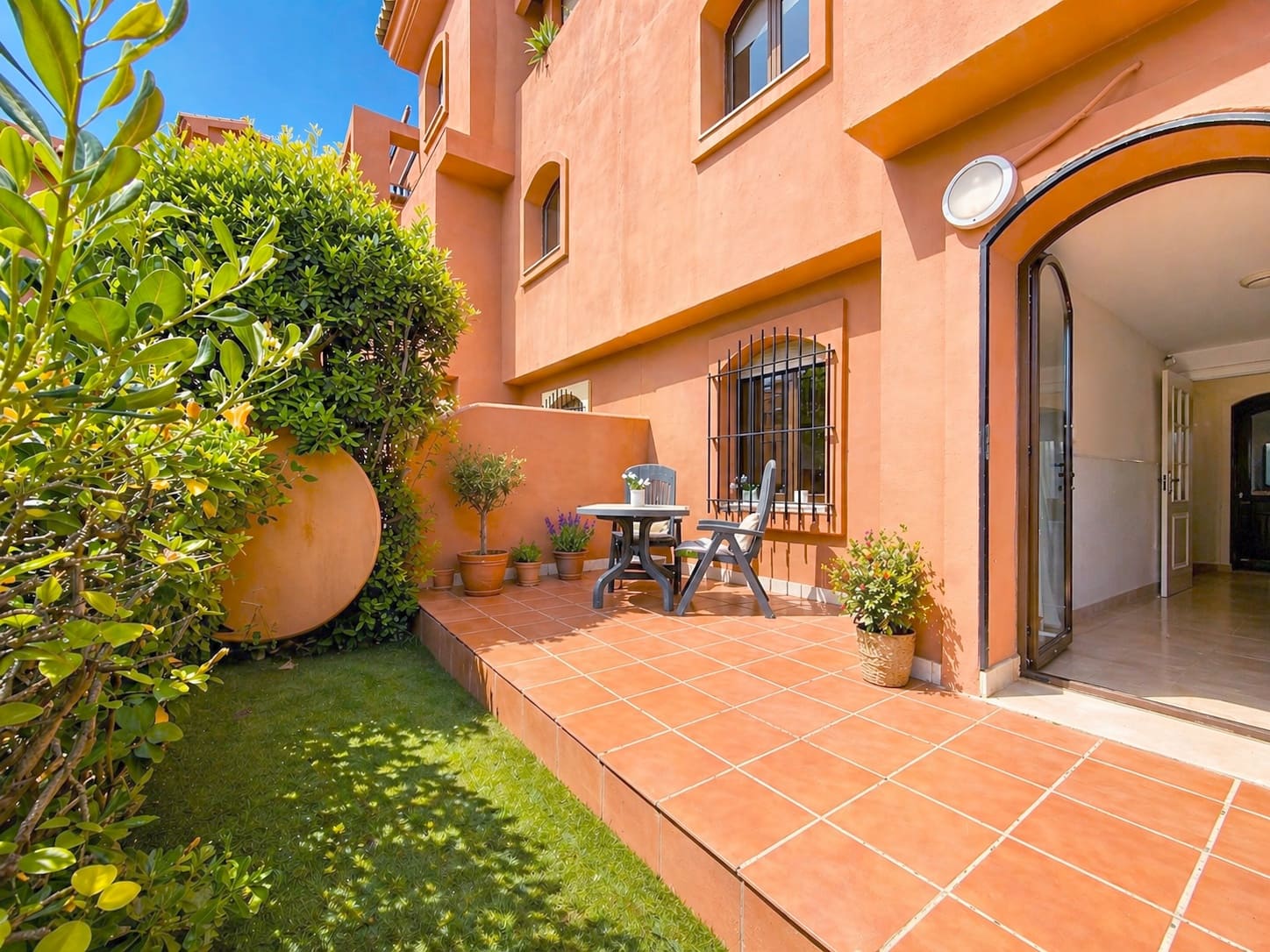 2 Zimmer Apartment zu verkaufen in Estepona mit Pool Garage - 279.000 € (Ref: 9804231)