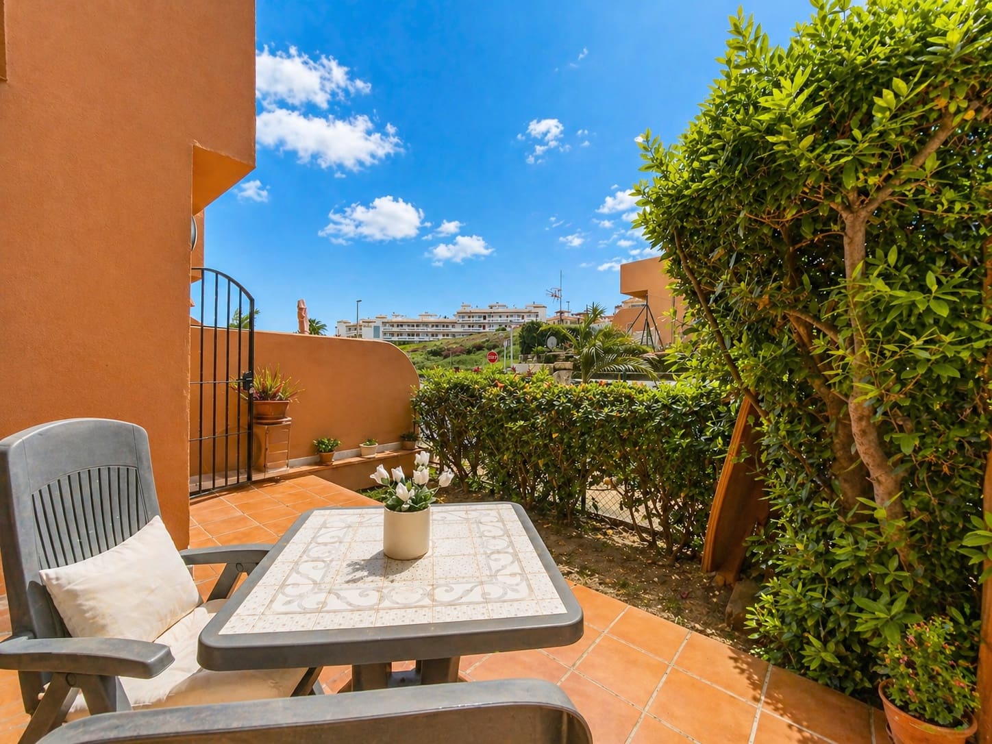 2 Zimmer Apartment zu verkaufen in Estepona mit Pool Garage - 279.000 € (Ref: 9804231)