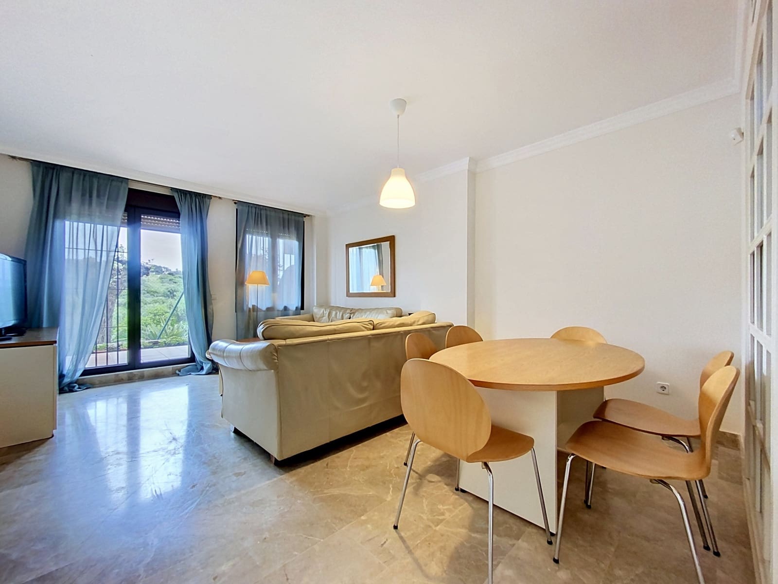 2 Zimmer Apartment zu verkaufen in Estepona mit Pool Garage - 279.000 € (Ref: 9804231)