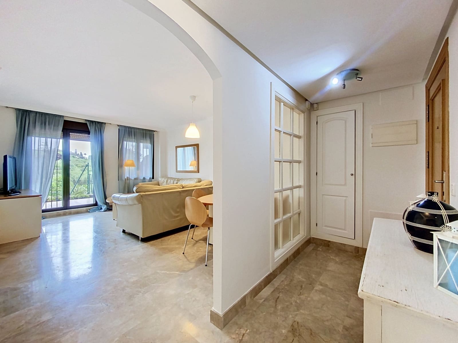 2 Zimmer Apartment zu verkaufen in Estepona mit Pool Garage - 279.000 € (Ref: 9804231)