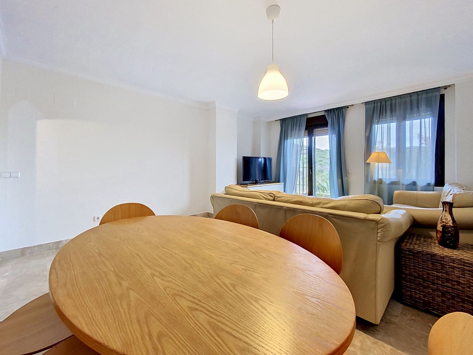 2 Zimmer Apartment zu verkaufen in Estepona mit Pool Garage - 279.000 € (Ref: 9804231)