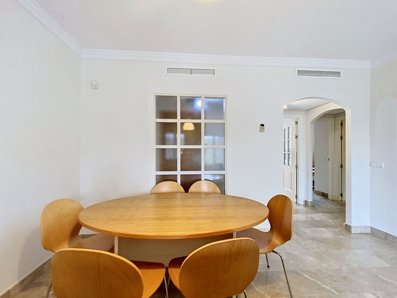 2 Zimmer Apartment zu verkaufen in Estepona mit Pool Garage - 279.000 € (Ref: 9804231)