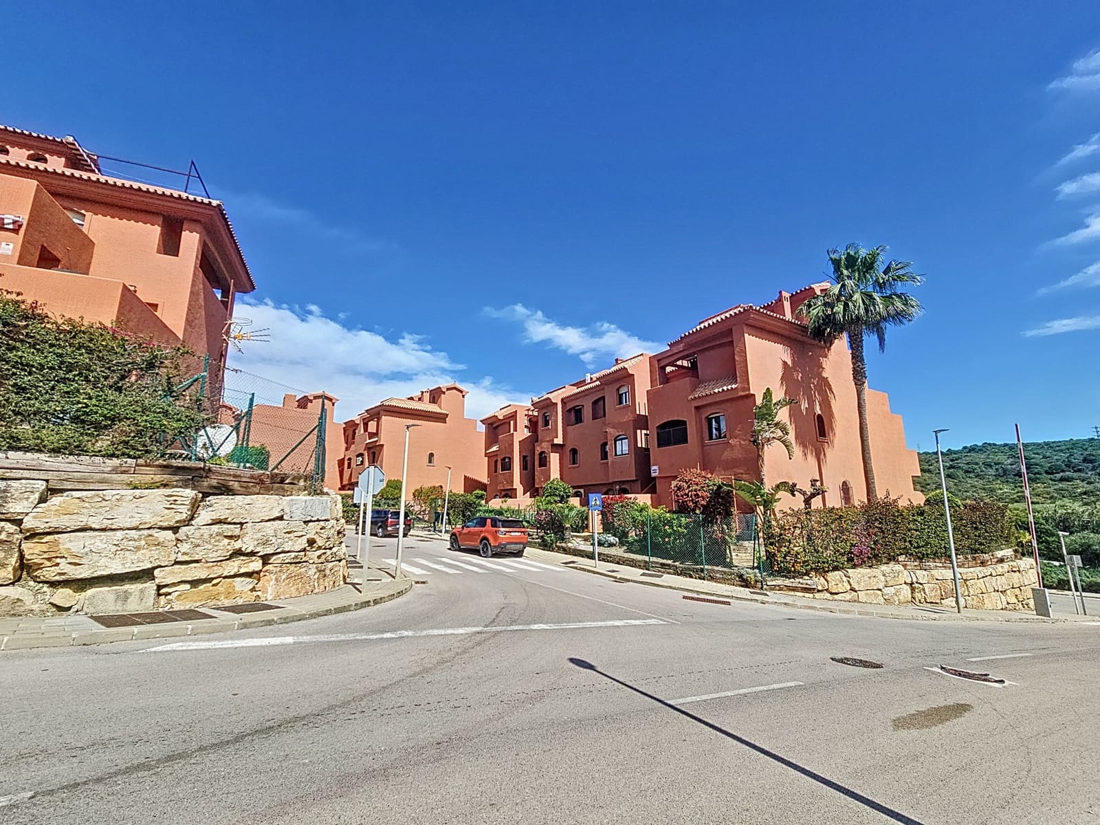 2 Zimmer Apartment zu verkaufen in Estepona mit Pool Garage - 279.000 € (Ref: 9804231)