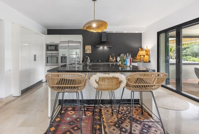 4 makuuhuone Omakotitalo myytävänä paikassa Sotogrande Alto, San Roque mukana uima-altaan 
autotalli - 1 270 000 € (Ref: 9825010)
