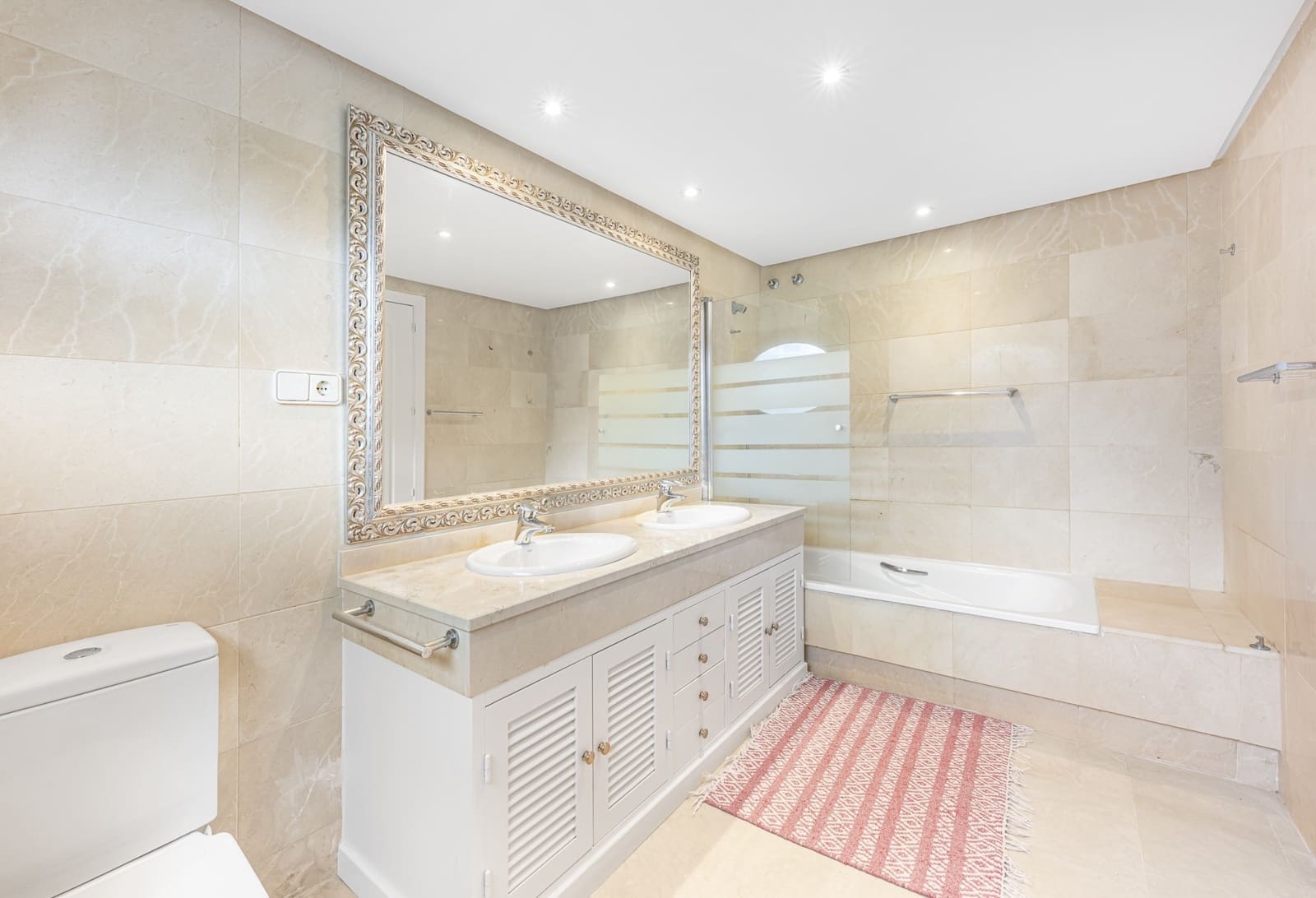 4 bedroom Townhouse for sale in Sotogrande with pool garage - € 1,270,000 (Ref: 9825010)