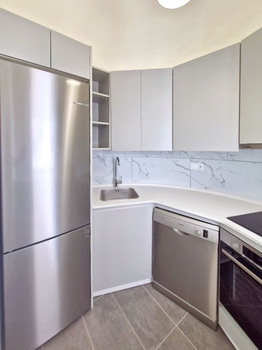 2 bedroom Apartment for sale in Estepona with pool garage - € 399,000 (Ref: 9833590)