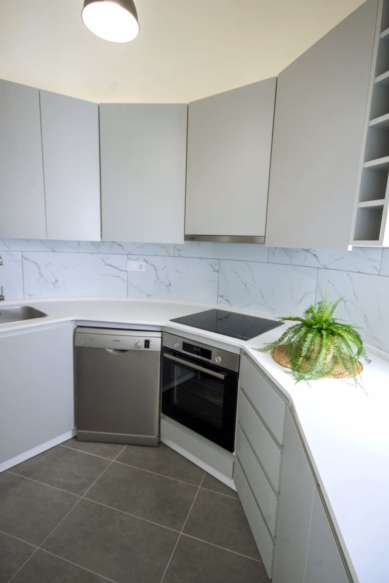 2 bedroom Apartment for sale in Estepona with pool garage - € 399,000 (Ref: 9833590)