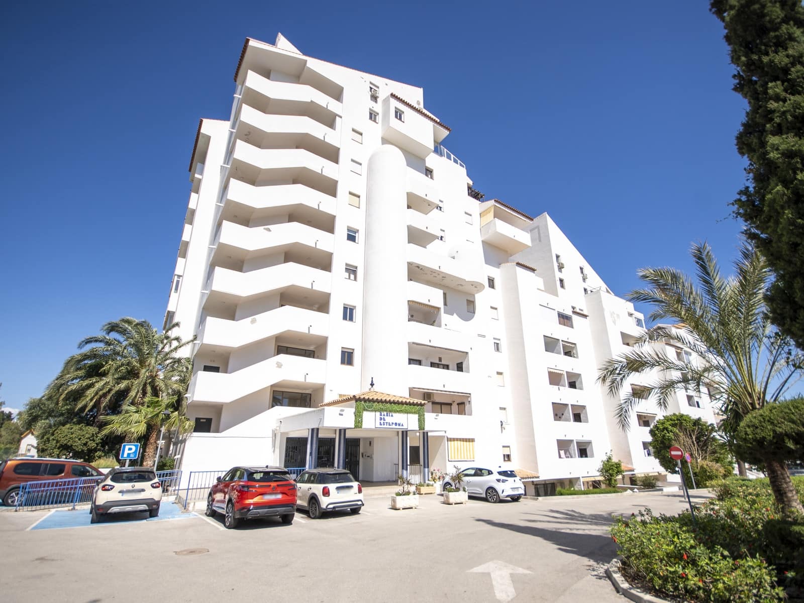2 bedroom Apartment for sale in Estepona with pool garage - € 399,000 (Ref: 9833590)