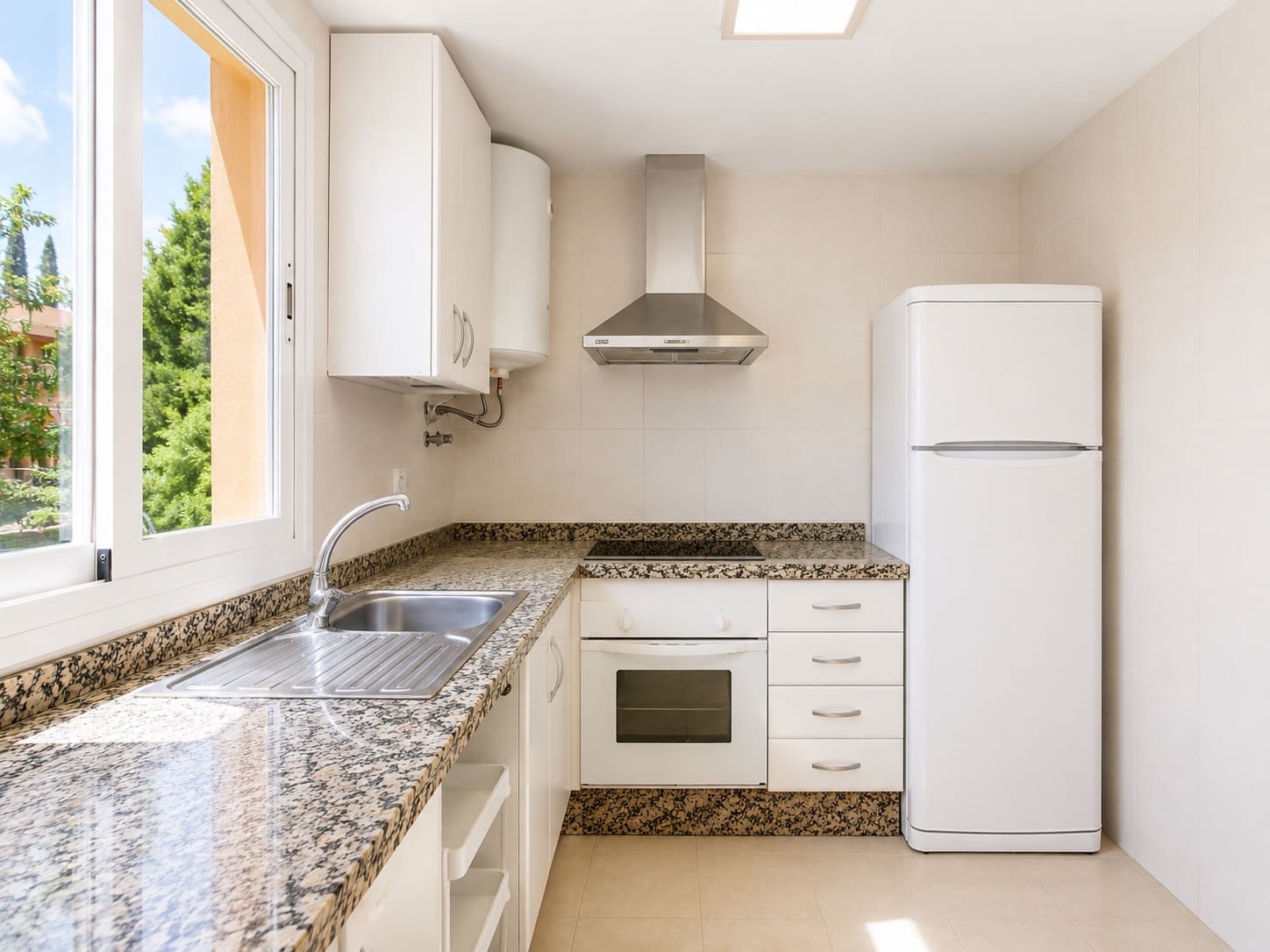3 makuuhuone Kattohuoneisto myytävänä paikassa Bahia de Casares mukana uima-altaan 
autotalli - 380 000 € (Ref: 9855359)