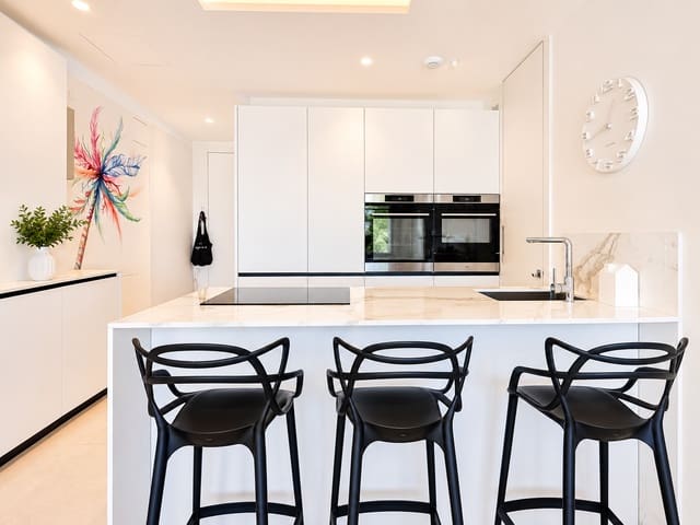 2 soverom Leilighet til salgs i Estepona med svømmebasseng garasje - € 849 000 (Ref: 9859930)