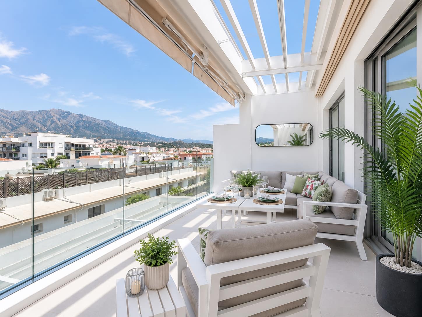 2 slaapkamer Appartement te koop in Estepona met zwembad garage - € 849.000 (Ref: 9859930)