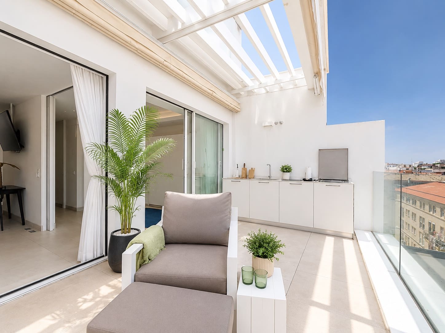 2 slaapkamer Appartement te koop in Estepona met zwembad garage - € 849.000 (Ref: 9859930)