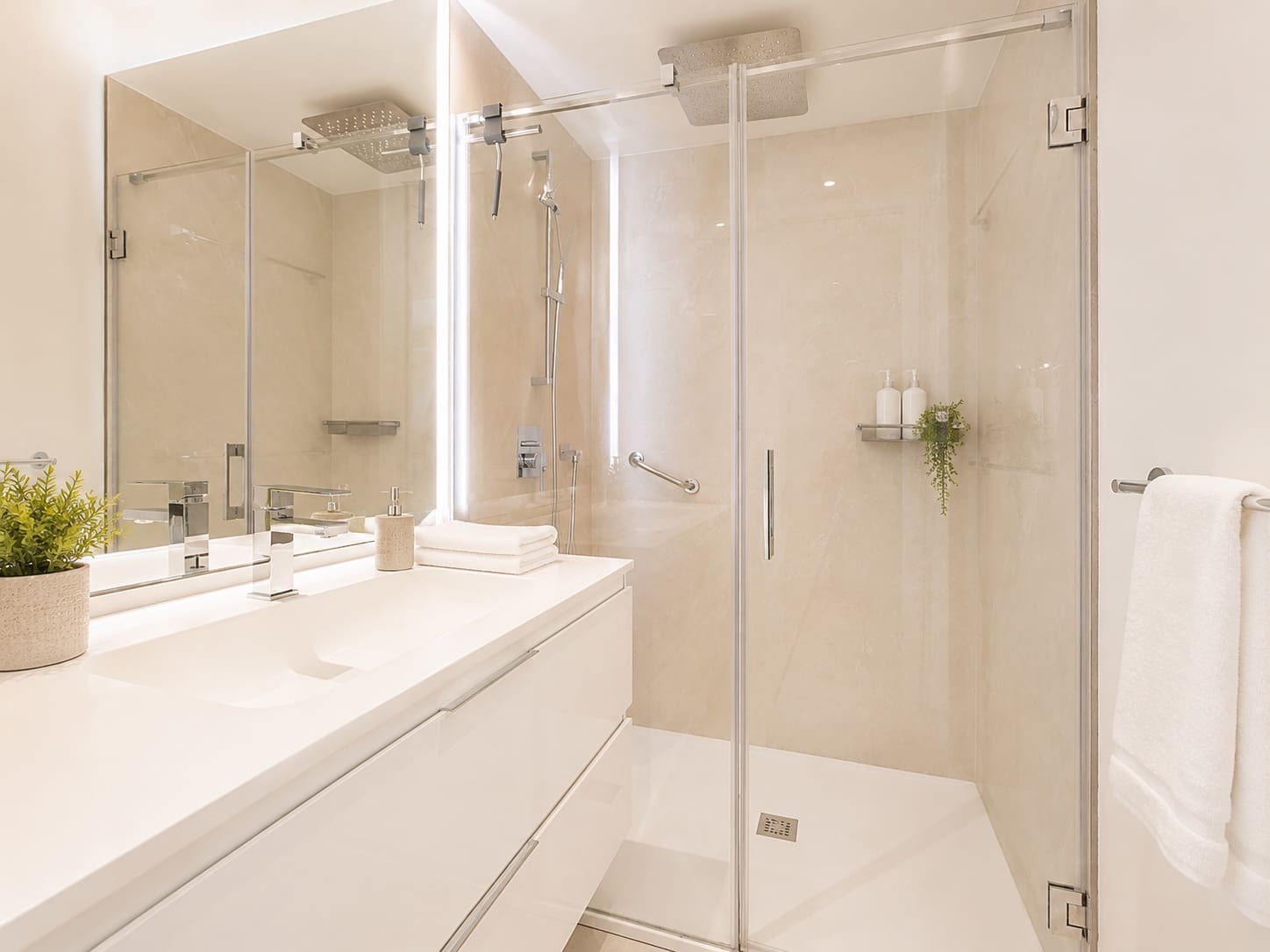 2 slaapkamer Appartement te koop in Estepona met zwembad garage - € 849.000 (Ref: 9859930)