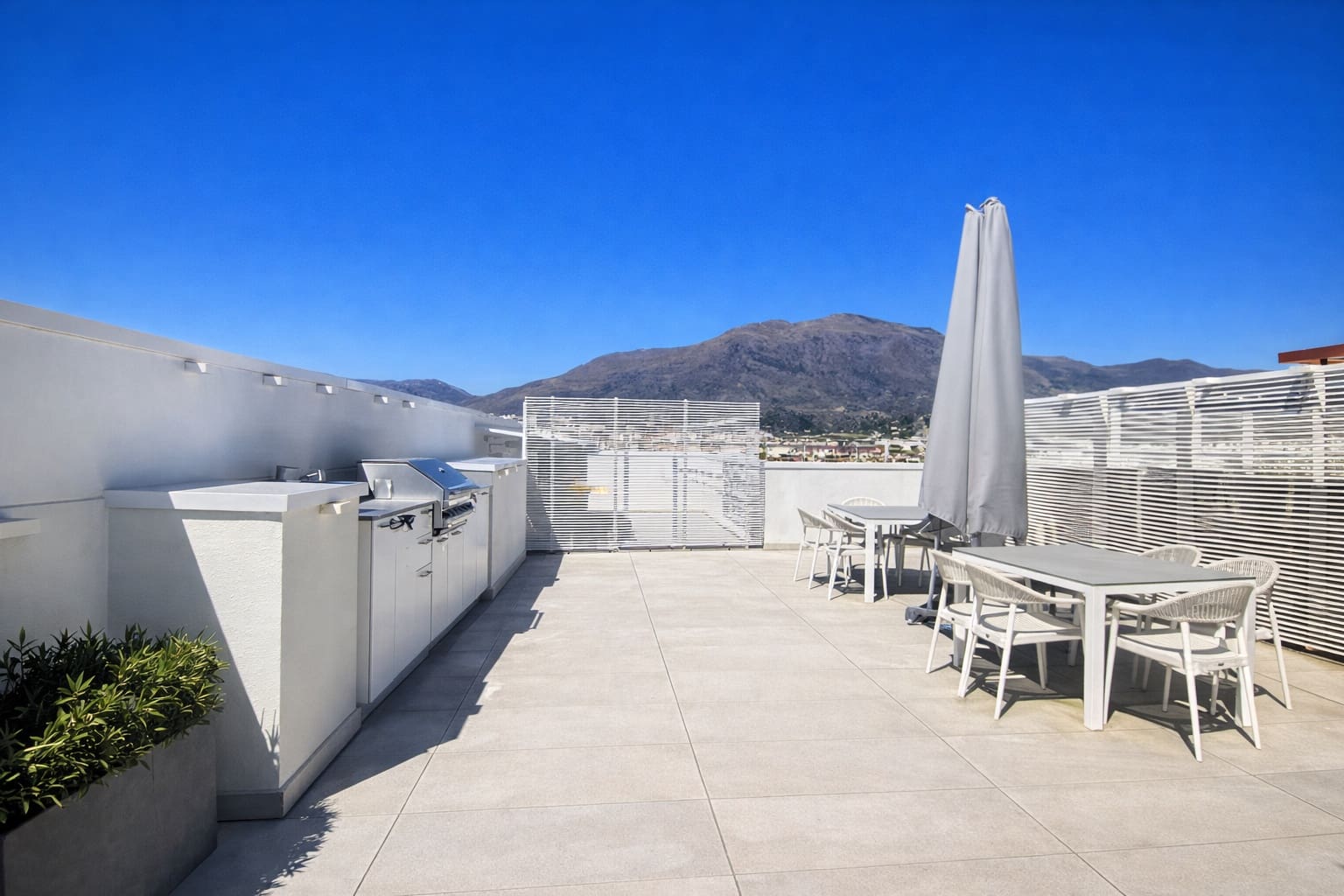 2 slaapkamer Appartement te koop in Estepona met zwembad garage - € 849.000 (Ref: 9859930)