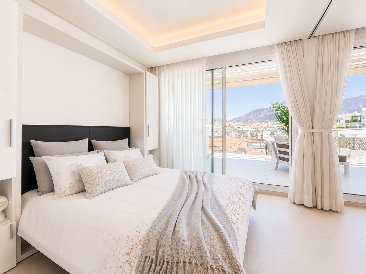 2 slaapkamer Appartement te koop in Estepona met zwembad garage - € 849.000 (Ref: 9859930)