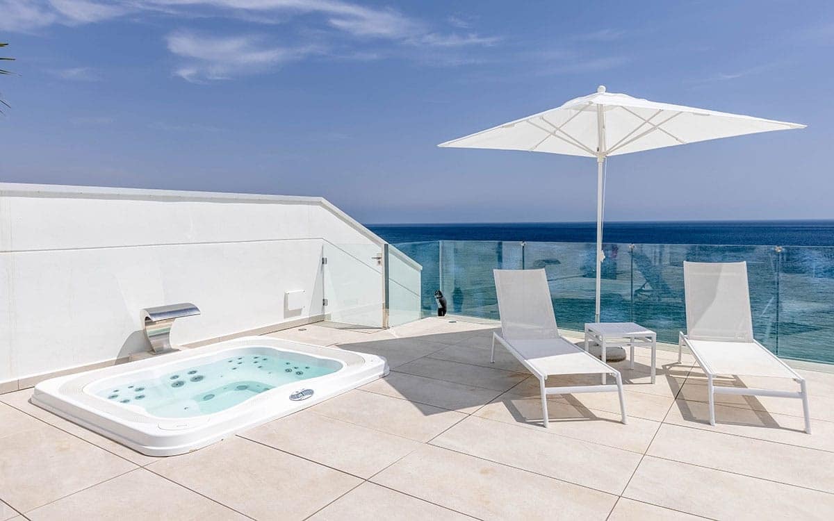 2 slaapkamer Appartement te koop in Estepona met zwembad garage - € 849.000 (Ref: 9859930)
