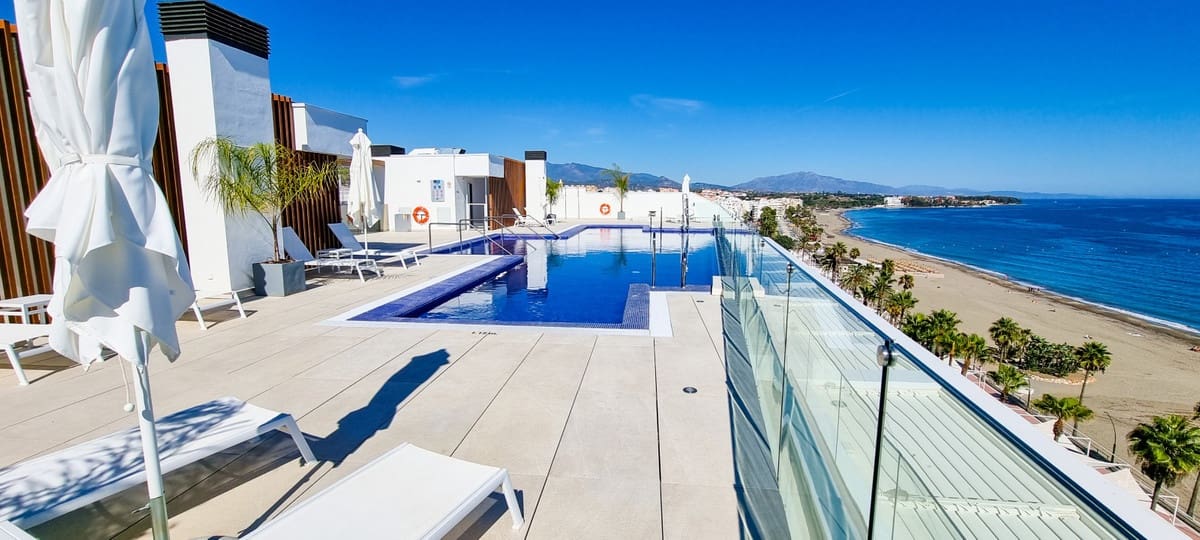2 slaapkamer Appartement te koop in Estepona met zwembad garage - € 849.000 (Ref: 9859930)