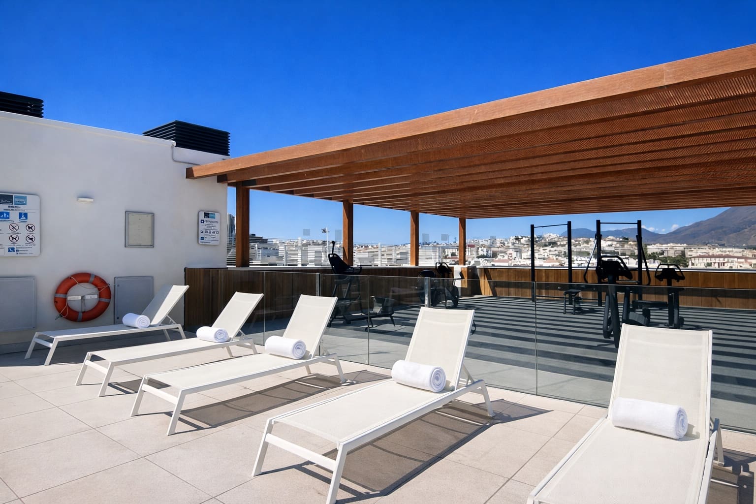 2 slaapkamer Appartement te koop in Estepona met zwembad garage - € 849.000 (Ref: 9859930)