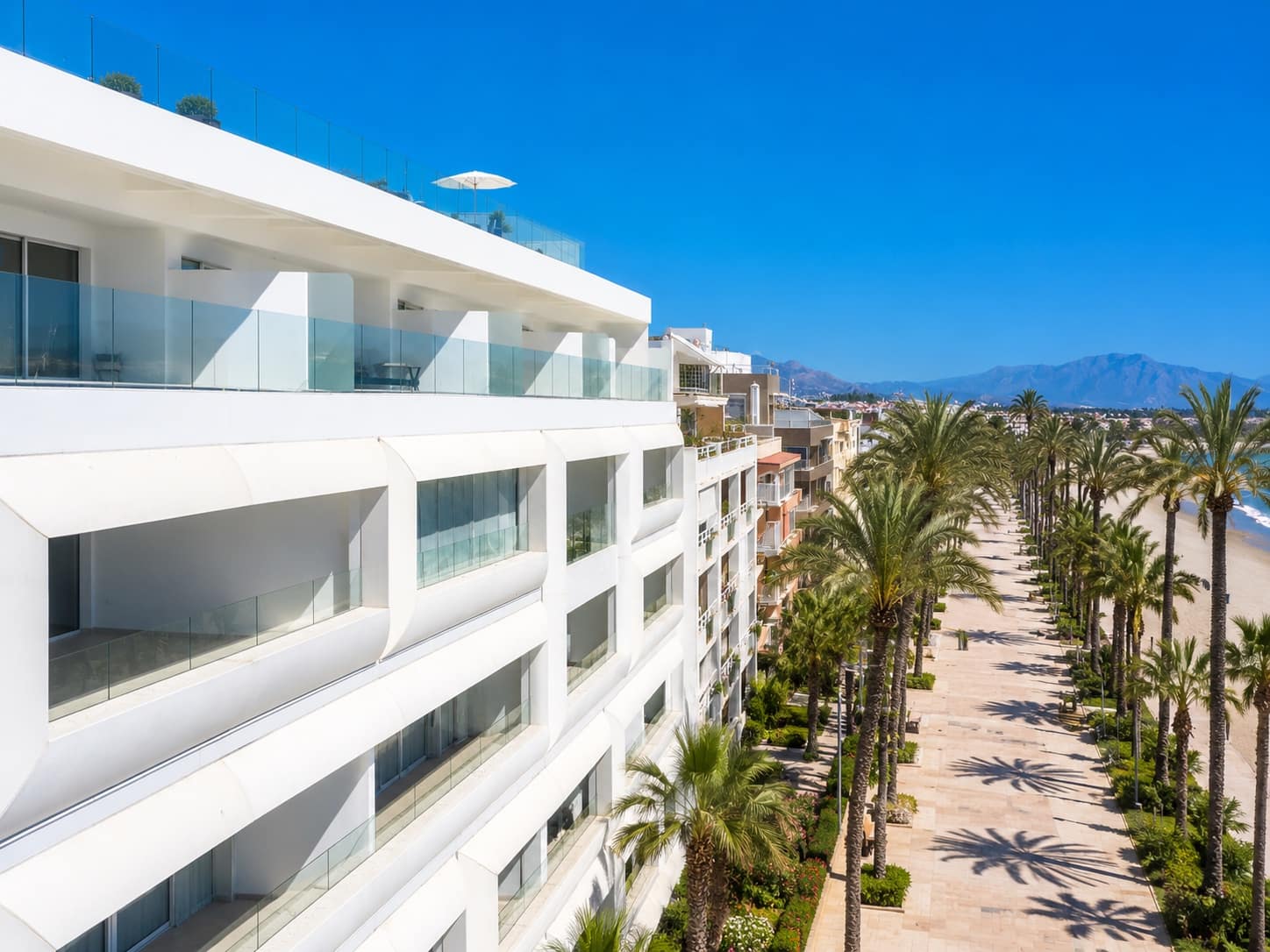 2 slaapkamer Appartement te koop in Estepona met zwembad garage - € 849.000 (Ref: 9859930)