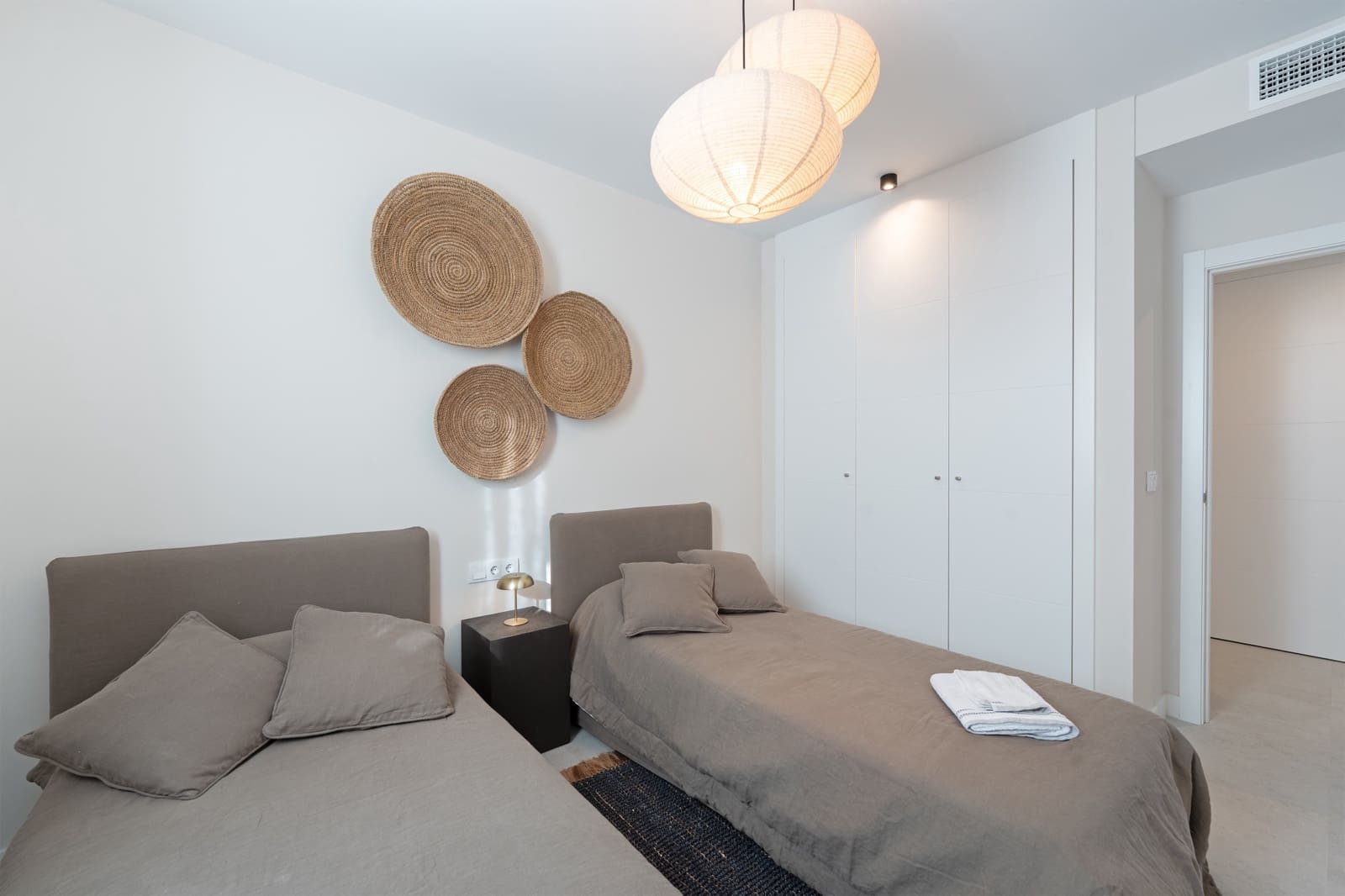 3 sypialnia Penthouse na sprzedaż w Estepona z basenem garażem - 895 000 € (Ref: 9861815)