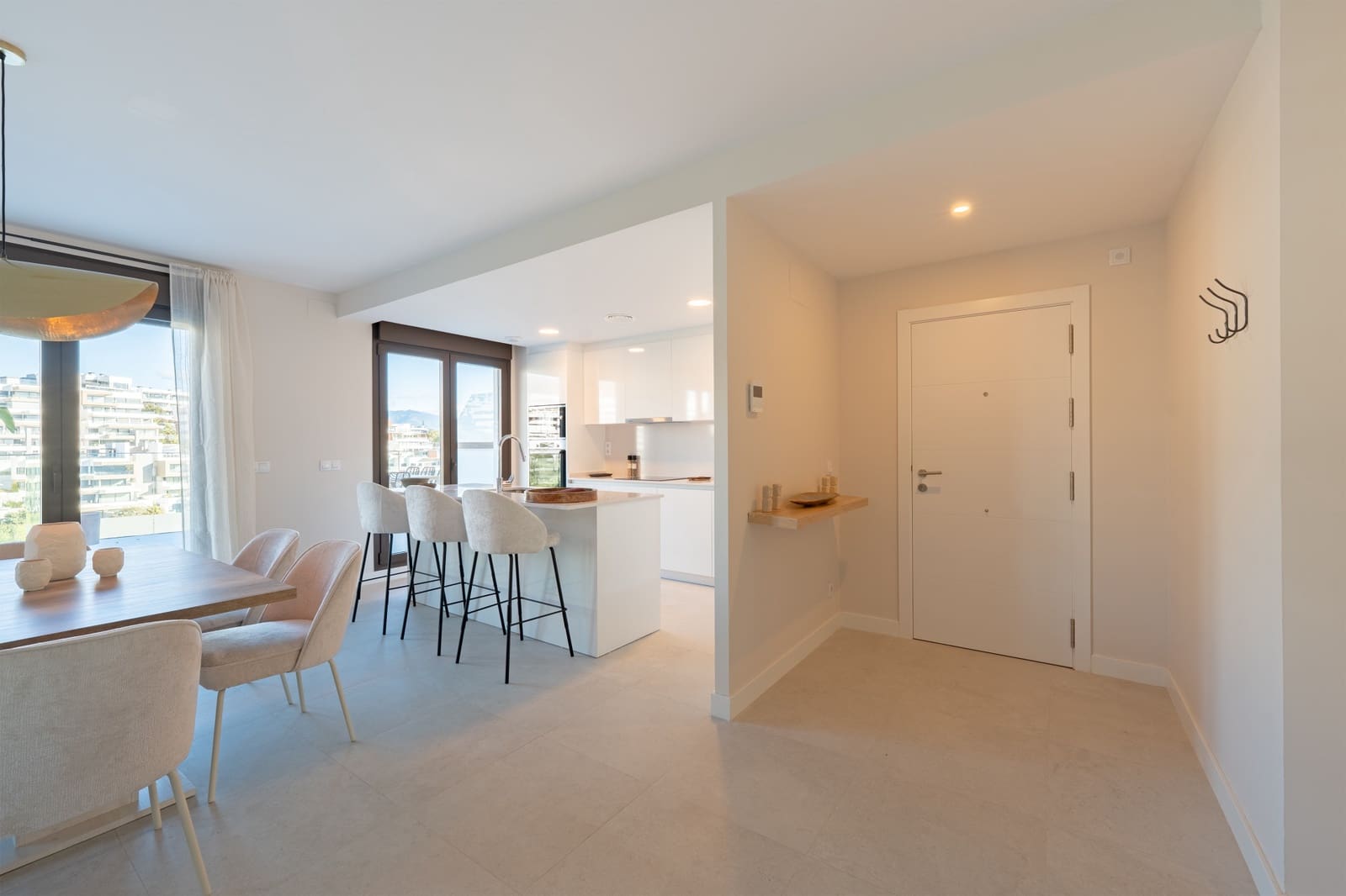 3 sypialnia Penthouse na sprzedaż w Estepona z basenem garażem - 895 000 € (Ref: 9861815)