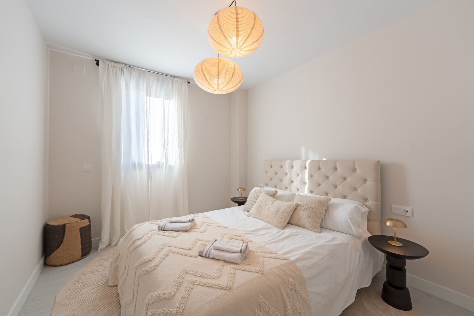 3 sypialnia Penthouse na sprzedaż w Estepona z basenem garażem - 895 000 € (Ref: 9861815)