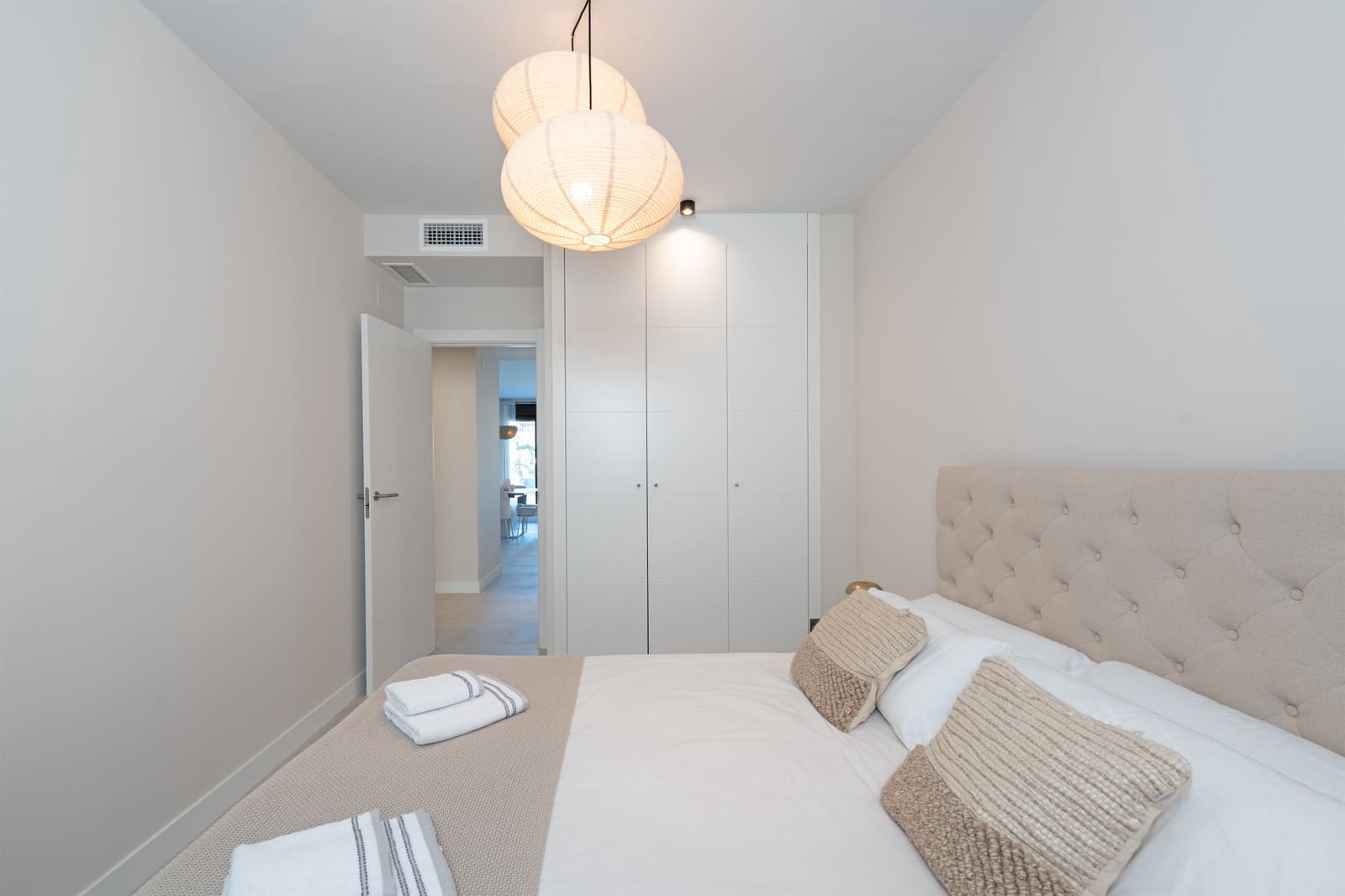 3 sypialnia Penthouse na sprzedaż w Estepona z basenem garażem - 895 000 € (Ref: 9861815)