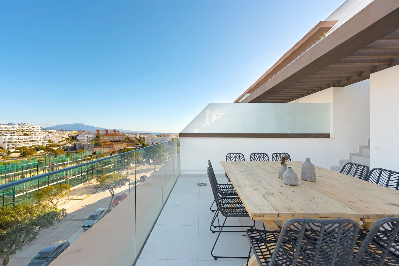 3 sypialnia Penthouse na sprzedaż w Estepona z basenem garażem - 895 000 € (Ref: 9861815)