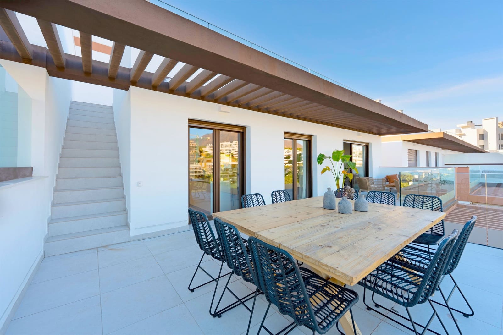 3 sypialnia Penthouse na sprzedaż w Estepona z basenem garażem - 895 000 € (Ref: 9861815)