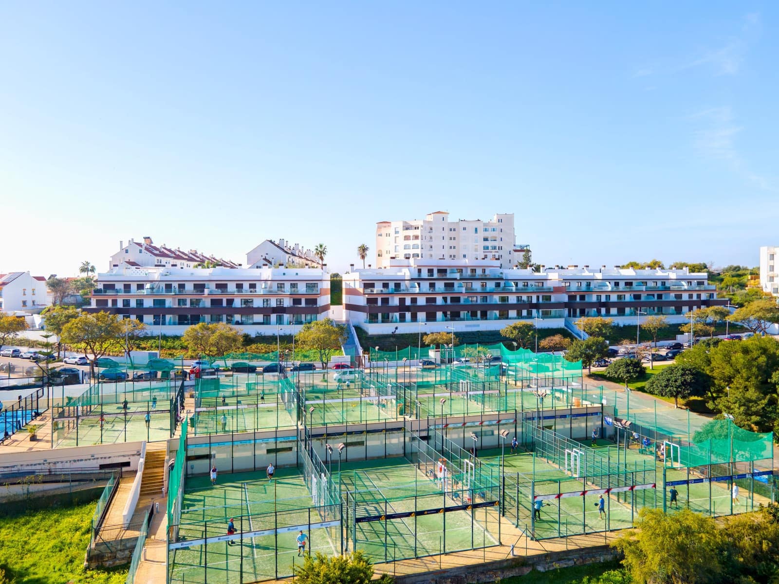 3 sypialnia Penthouse na sprzedaż w Estepona z basenem garażem - 895 000 € (Ref: 9861815)