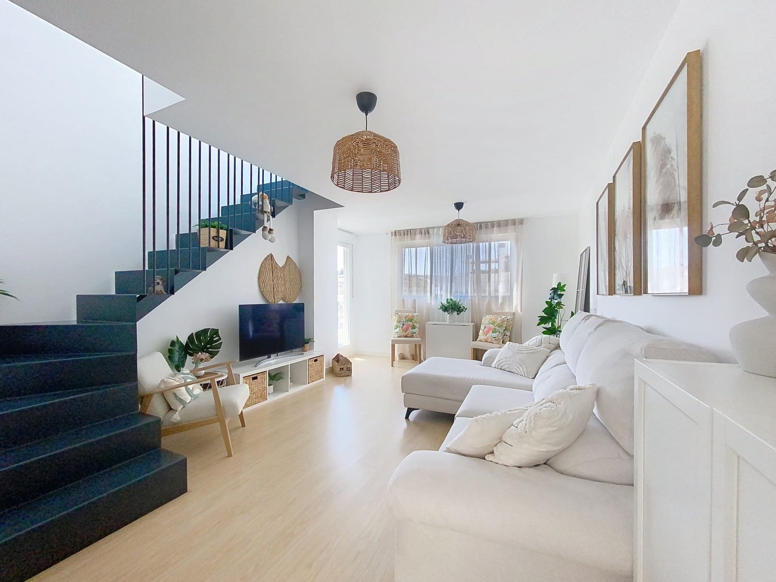 3 bedroom Penthouse for sale in Estepona with pool garage - € 689,000 (Ref: 9861816)