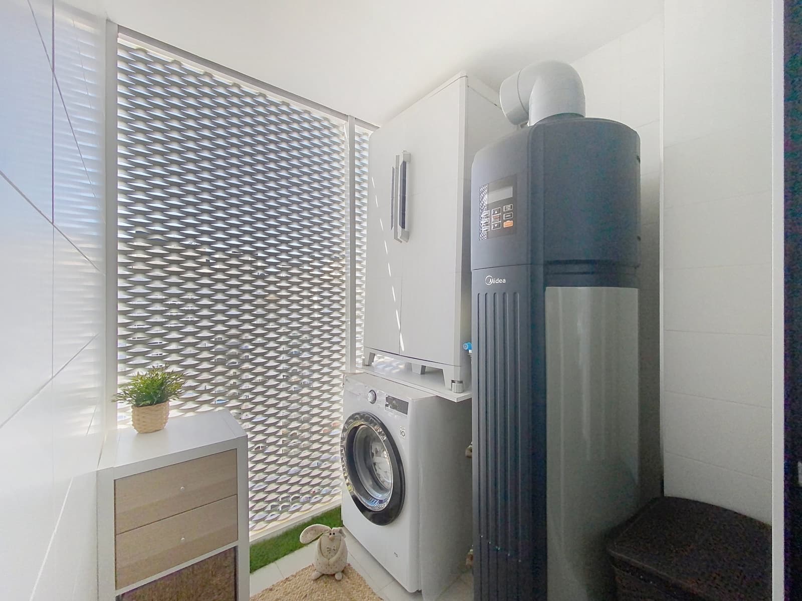 3 bedroom Penthouse for sale in Estepona with pool garage - € 689,000 (Ref: 9861816)