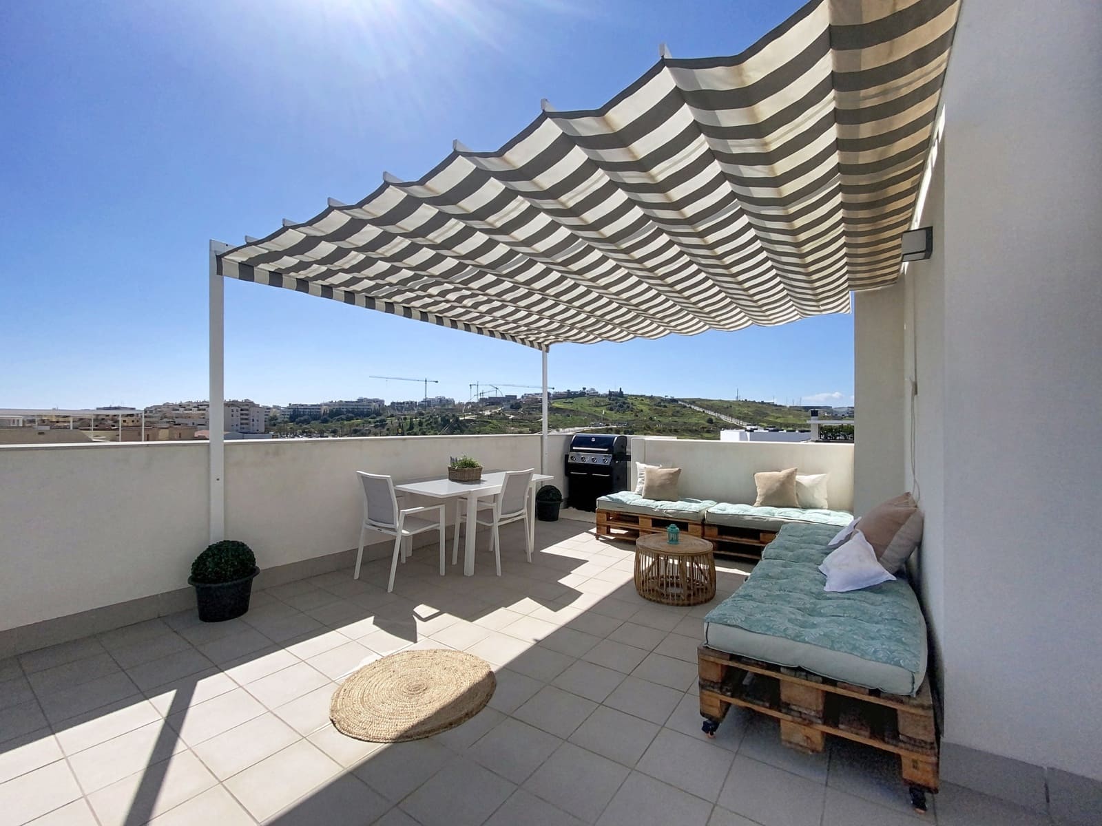 3 bedroom Penthouse for sale in Estepona with pool garage - € 689,000 (Ref: 9861816)
