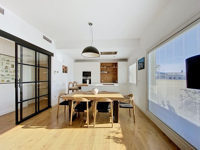2 bedroom Penthouse for sale in Estepona with garage - € 669,000 (Ref: 9866914)