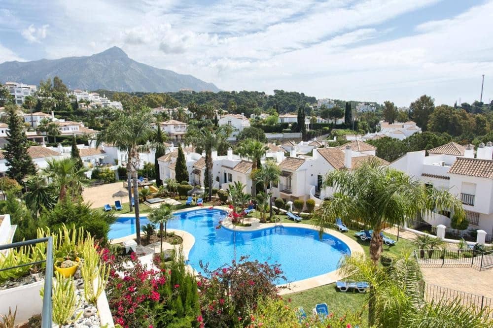 2 soverom Leilighet til salgs i Marbella med svømmebasseng garasje - € 460 000 (Ref: 9881601)