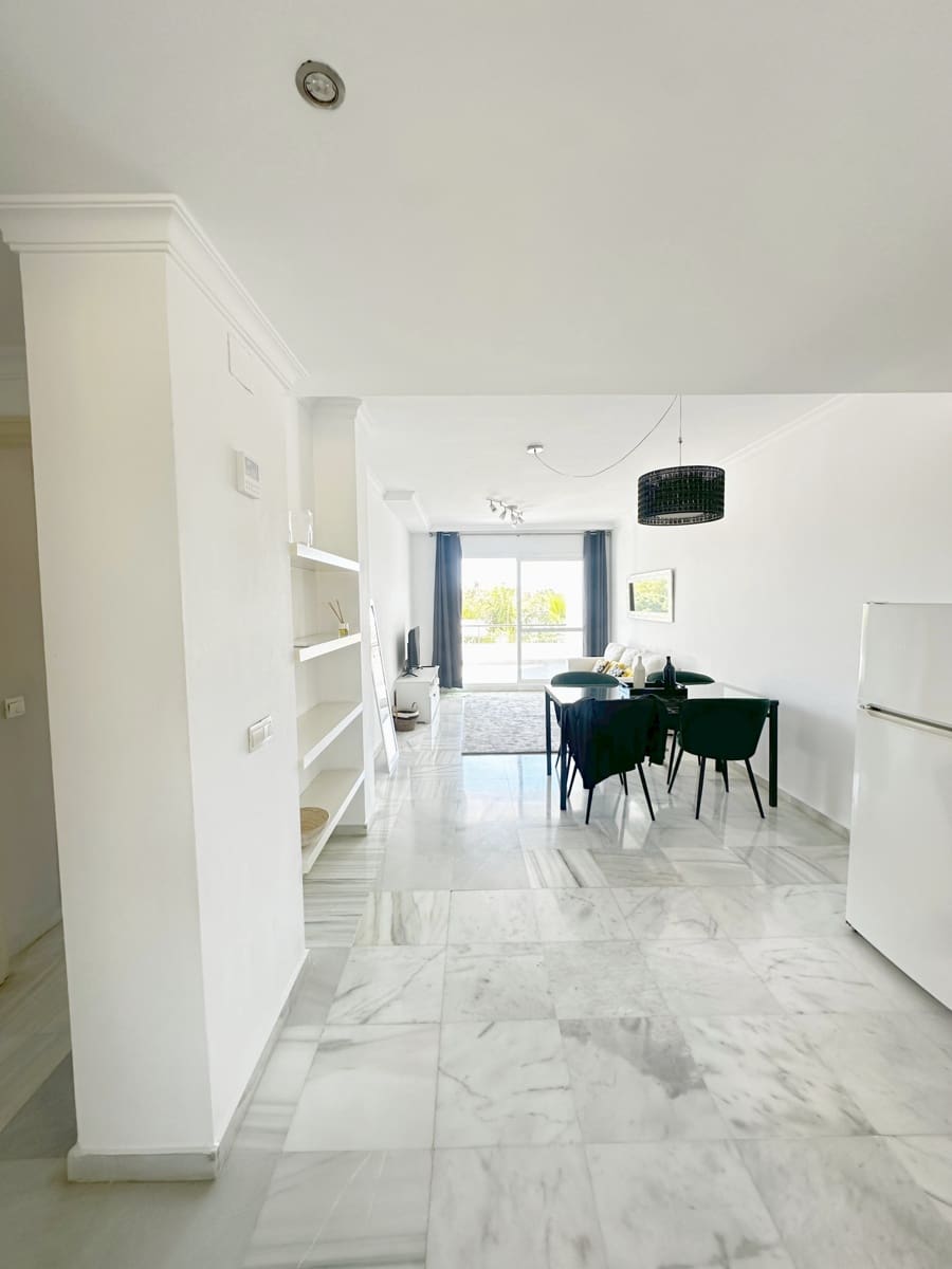 2 soverom Leilighet til salgs i Marbella med svømmebasseng garasje - € 460 000 (Ref: 9881601)