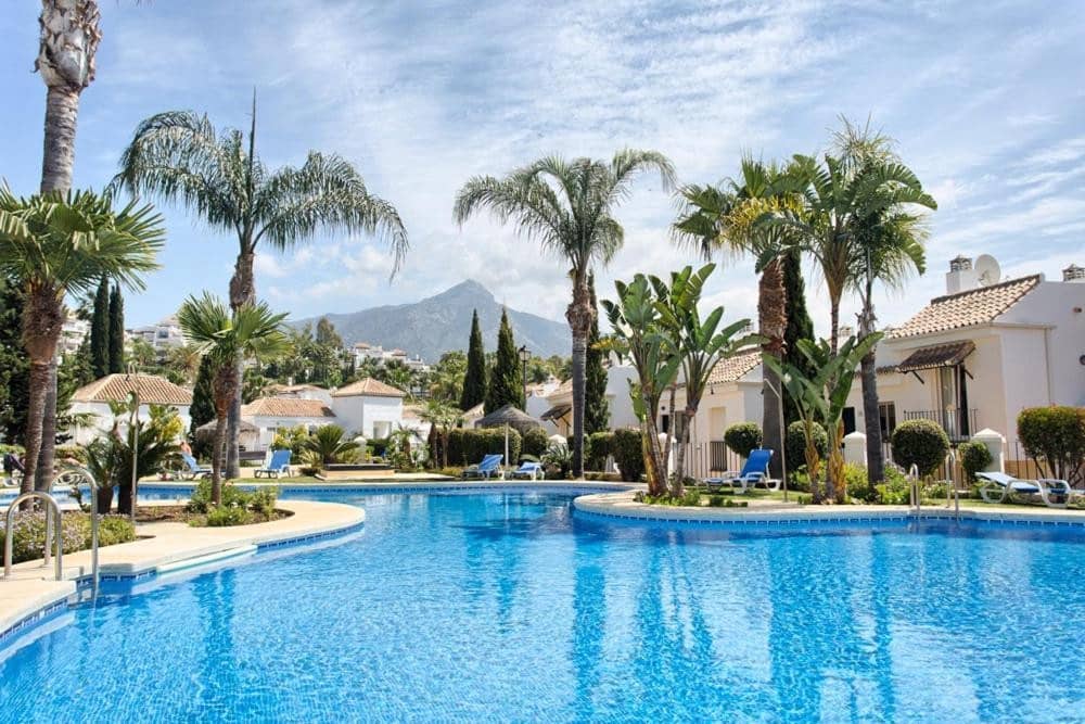 2 soverom Leilighet til salgs i Marbella med svømmebasseng garasje - € 460 000 (Ref: 9881601)