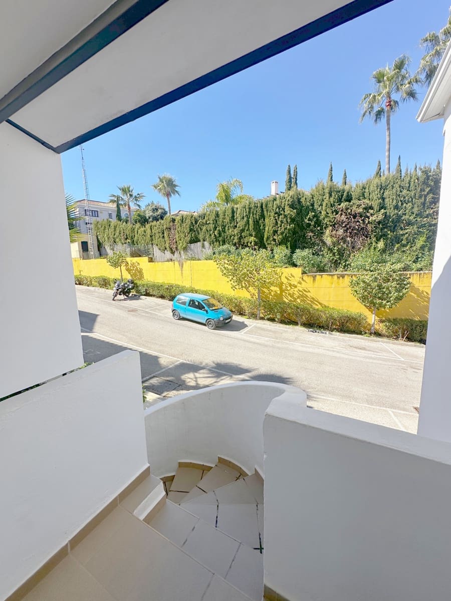 2 soverom Leilighet til salgs i Marbella med svømmebasseng garasje - € 460 000 (Ref: 9881601)