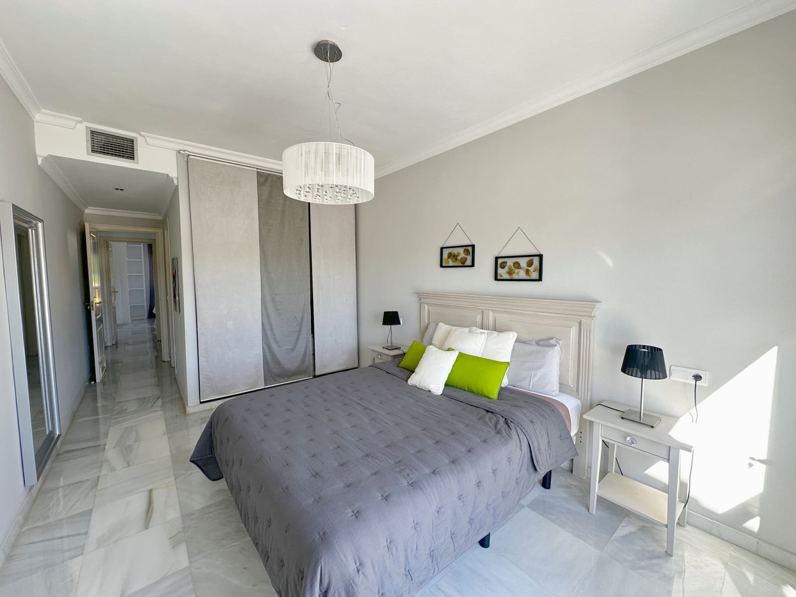 2 soverom Leilighet til salgs i Marbella med svømmebasseng garasje - € 460 000 (Ref: 9881601)