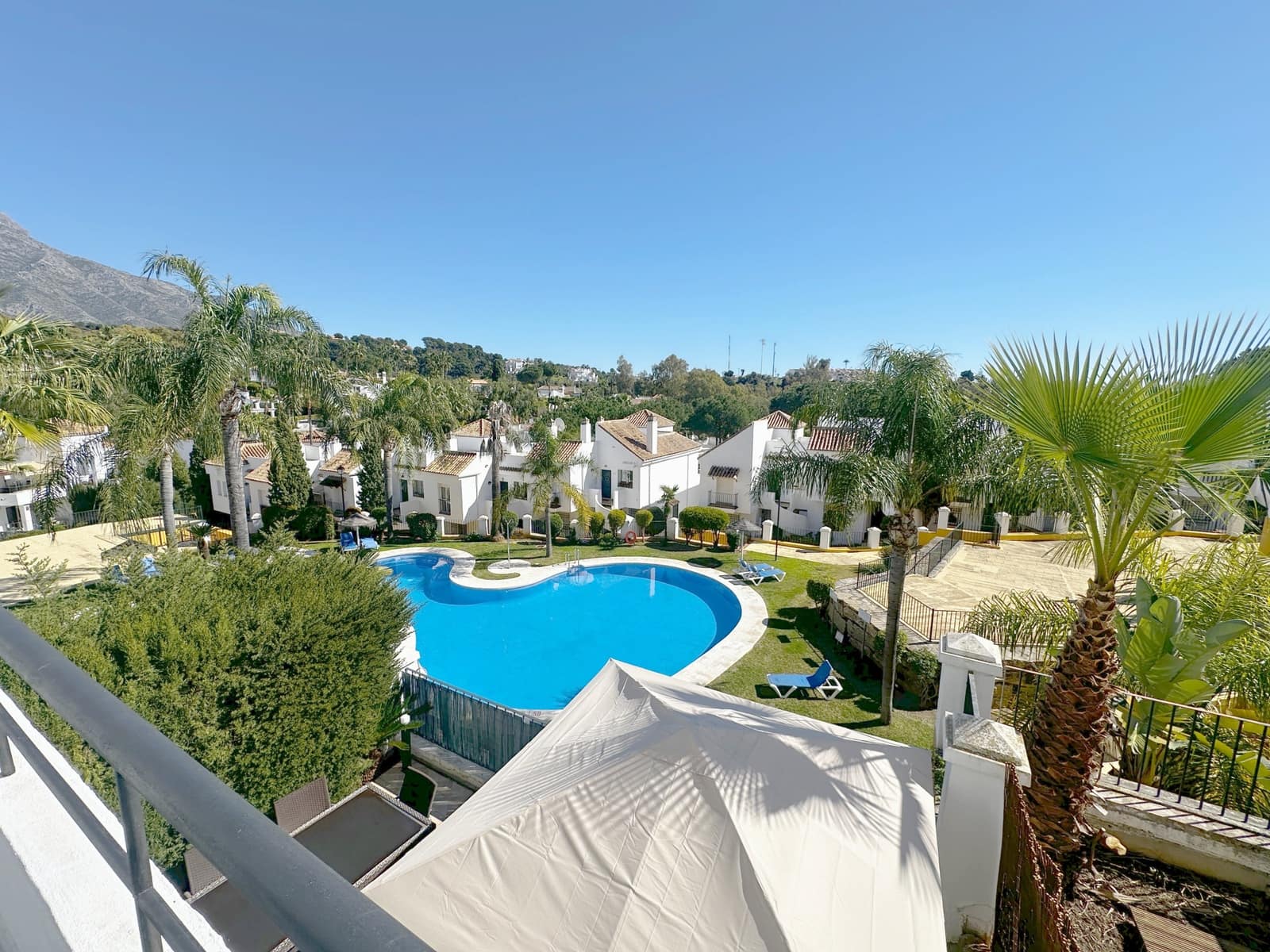 2 soverom Leilighet til salgs i Marbella med svømmebasseng garasje - € 460 000 (Ref: 9881601)