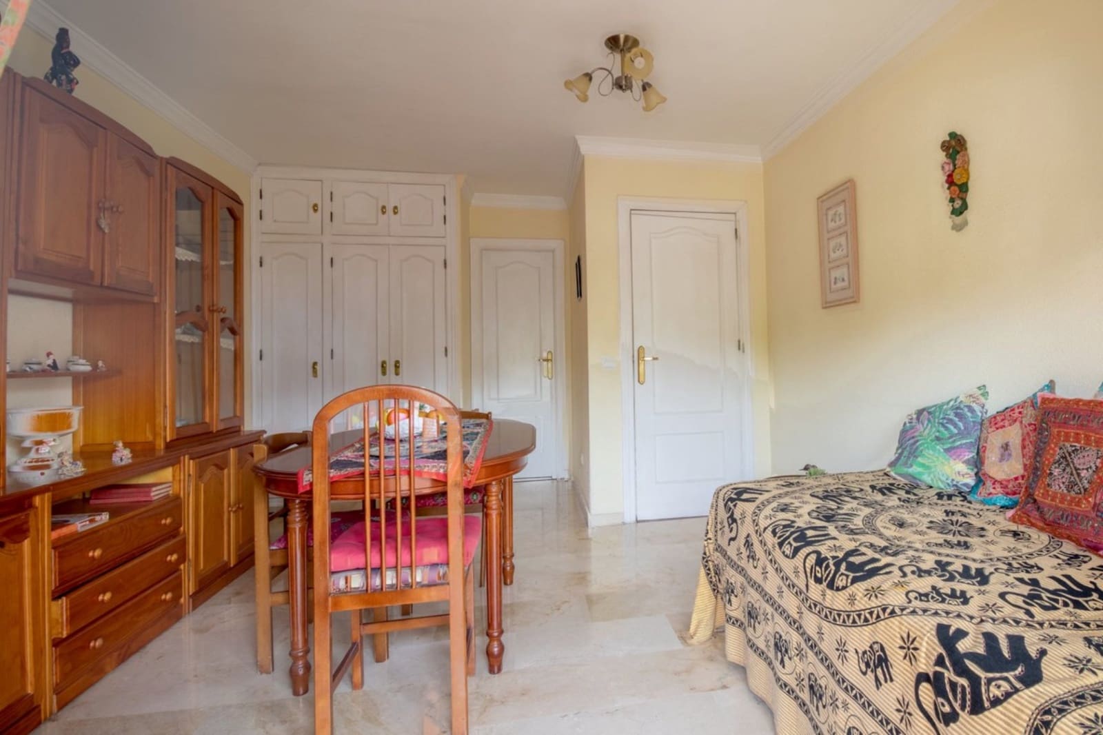 Apartamento de 3 habitaciones en Estepona en venta - 650.000 € (Ref: 9881604)