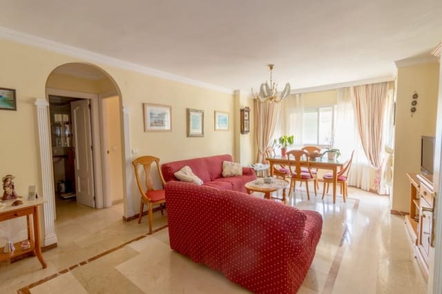 Apartamento de 3 habitaciones en Estepona en venta - 650.000 € (Ref: 9881604)