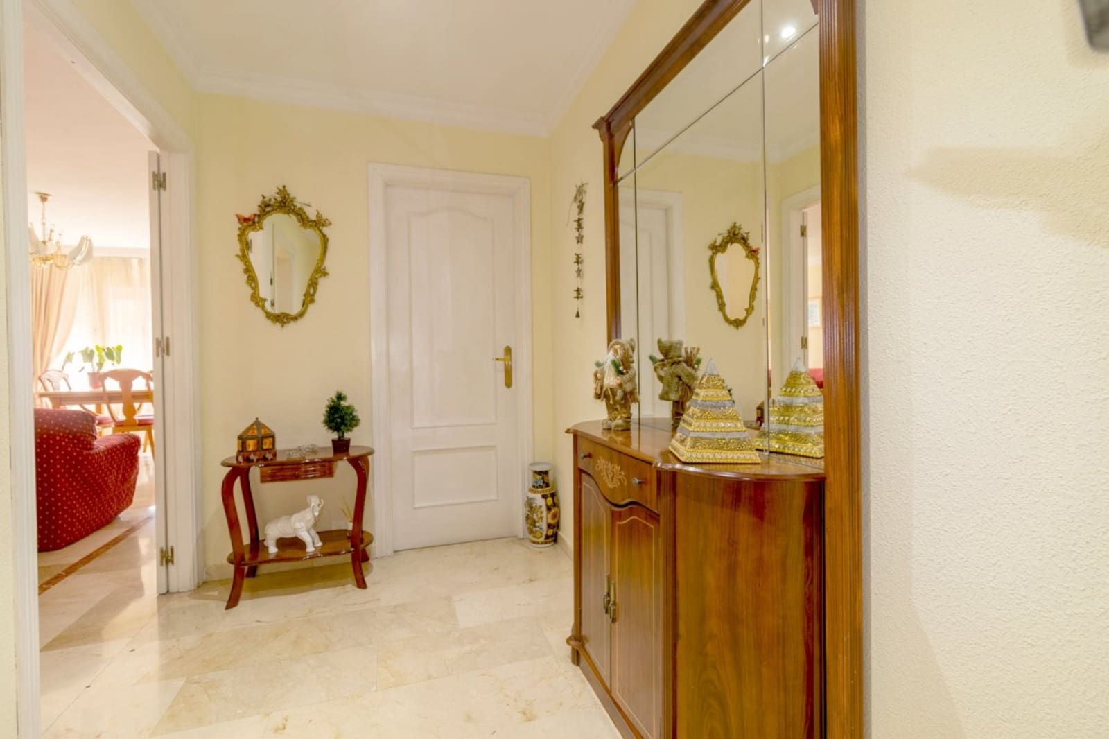 Apartamento de 3 habitaciones en Estepona en venta - 650.000 € (Ref: 9881604)