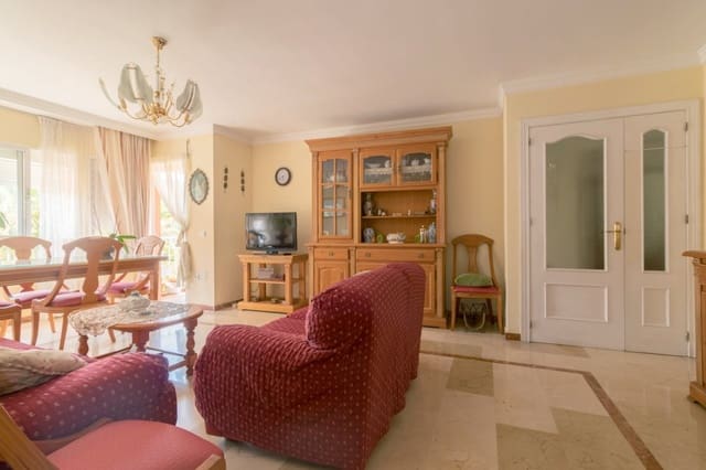 Apartamento de 3 habitaciones en Estepona en venta - 650.000 € (Ref: 9881604)
