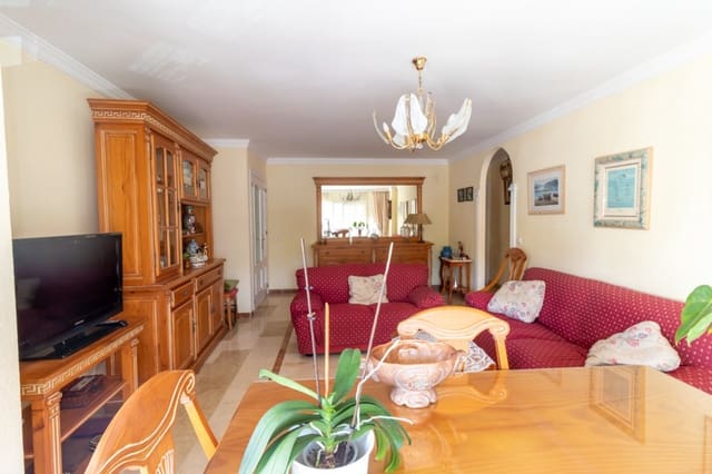 Apartamento de 3 habitaciones en Estepona en venta - 650.000 € (Ref: 9881604)