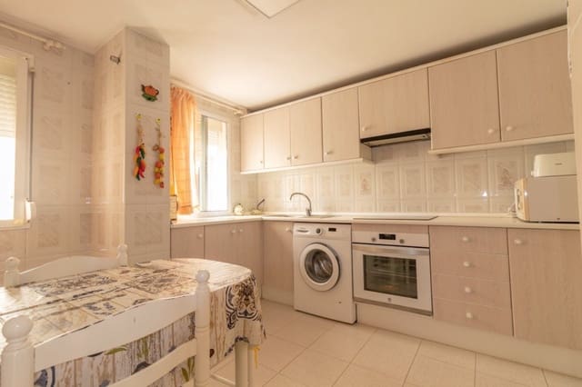Apartamento de 3 habitaciones en Estepona en venta - 650.000 € (Ref: 9881604)