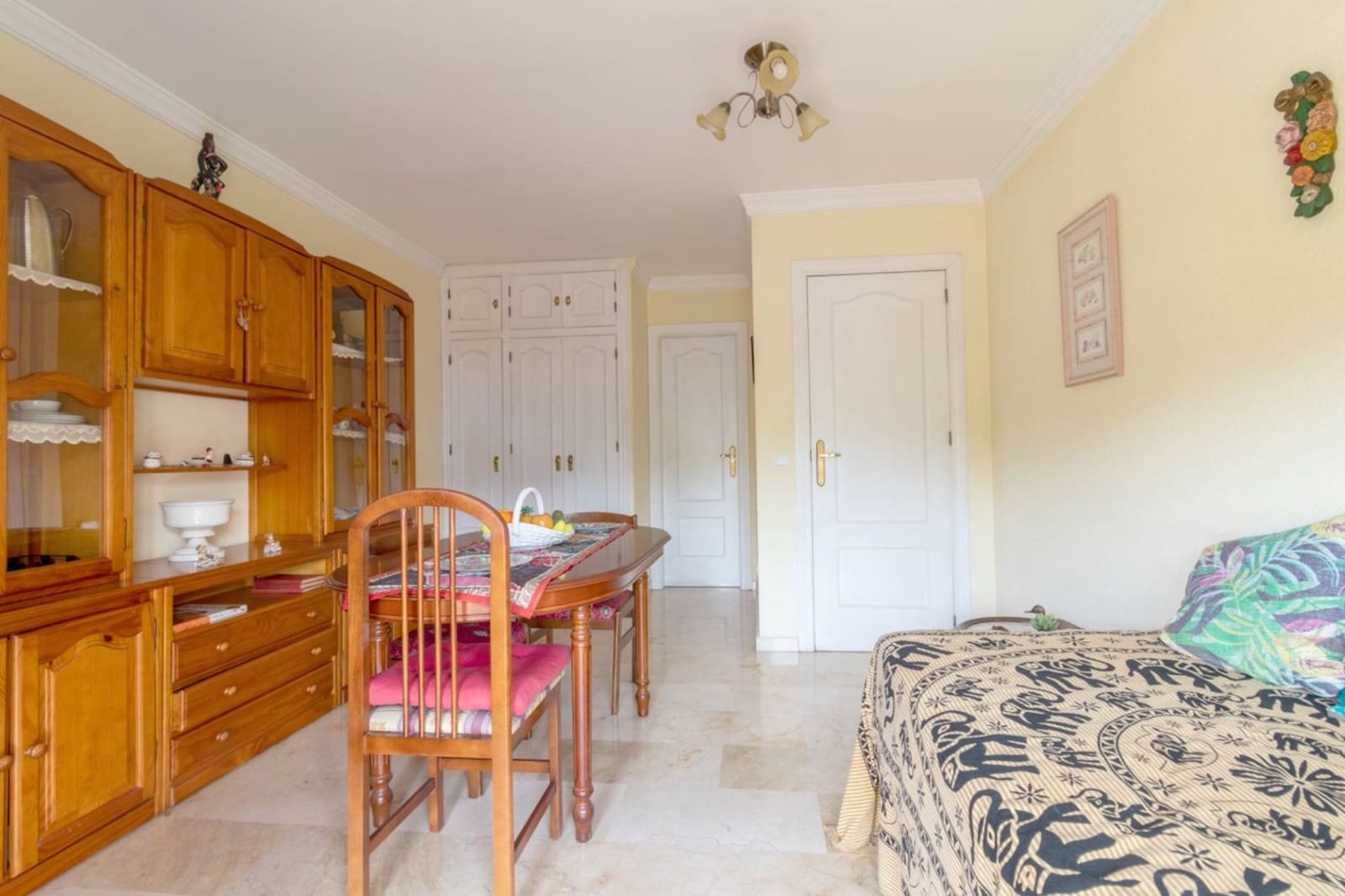 Apartamento de 3 habitaciones en Estepona en venta - 650.000 € (Ref: 9881604)