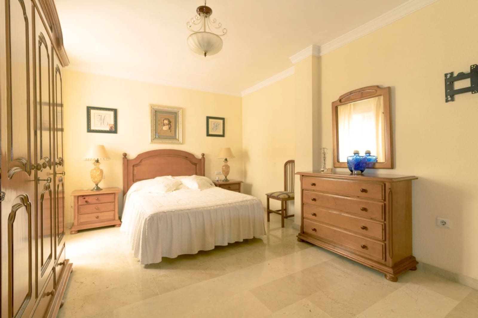 Apartamento de 3 habitaciones en Estepona en venta - 650.000 € (Ref: 9881604)